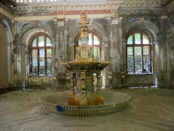 Fountain inside the bathhouse